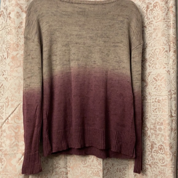 American Eagle size S sweater. 55% cotton, 20% poly, 15% acrylic, & 10% viscose - Picture 2 of 5